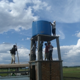 Construction du chateau d'eau presque terminé